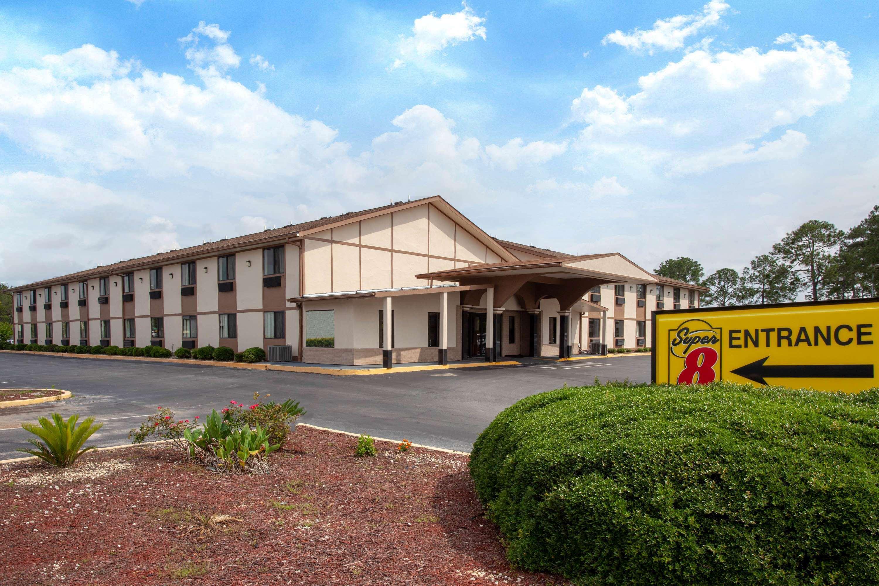 Super 8 By Wyndham Waycross Ga Motel Exterior photo
